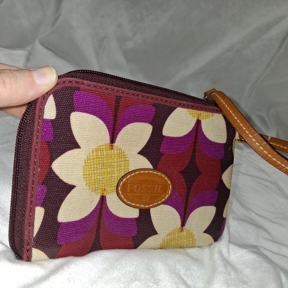 Fossil Floral Wristlet